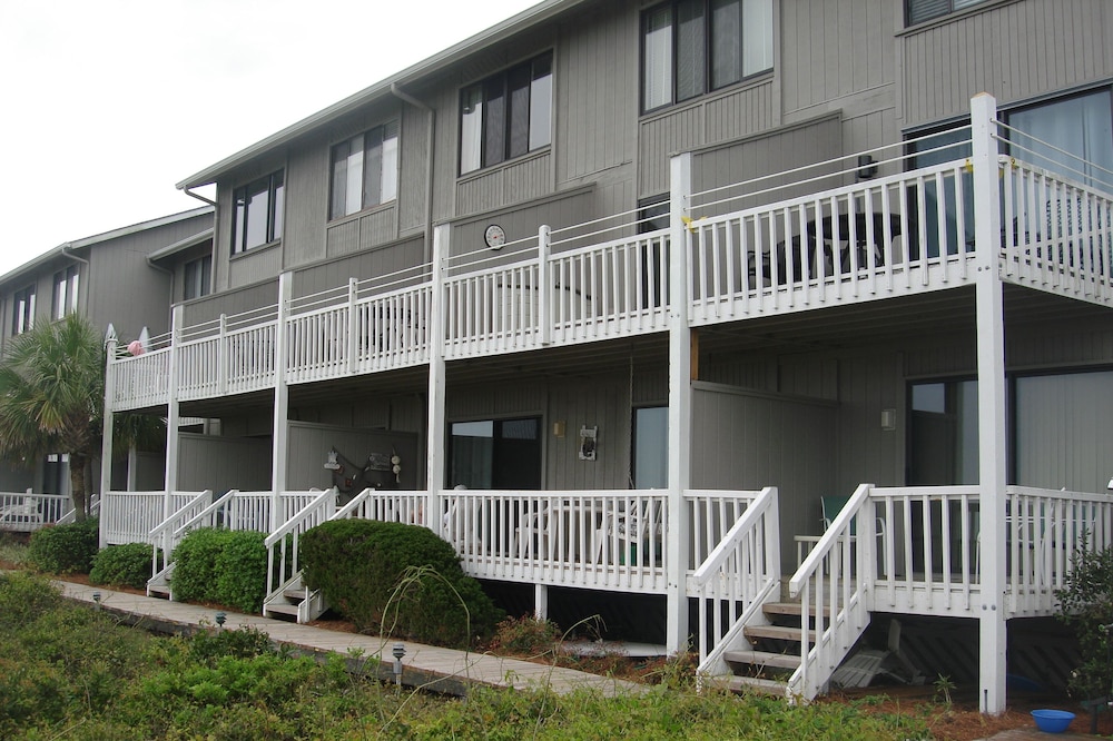Cute Ocean Front Condo. Brand new deck to enjoy the ocean view.
