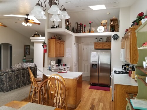 Hurricane Zion Home, 6 Bds, 3 Bdrms, 1 Den, 10 henkilöä, Zionin kansallispuisto