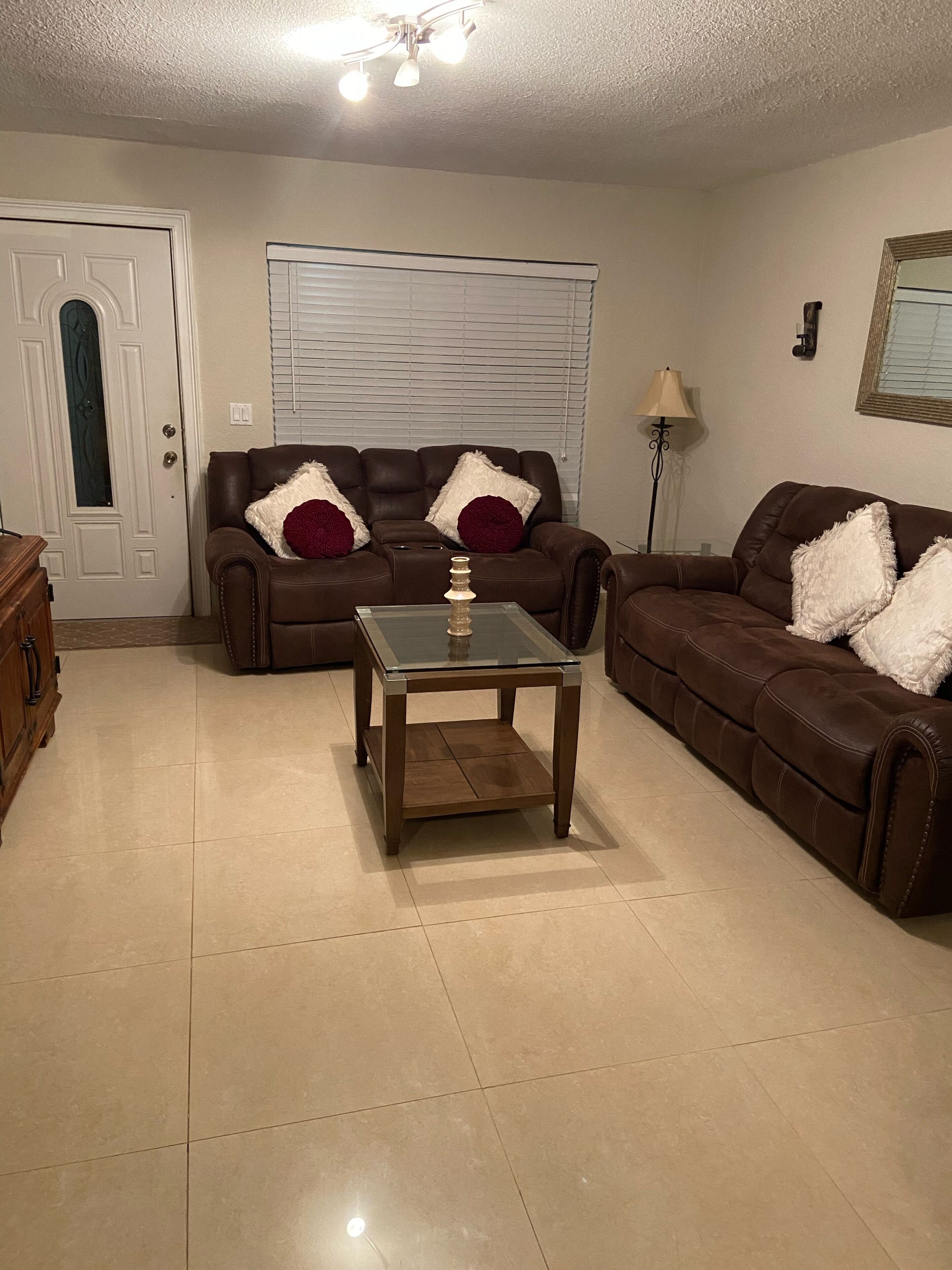 Affordable 3 Bedroom Home. Minutes from Orlando's Theme Parks