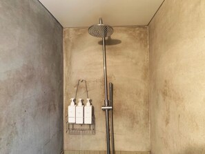 Shower, hair dryer, towels, shampoo