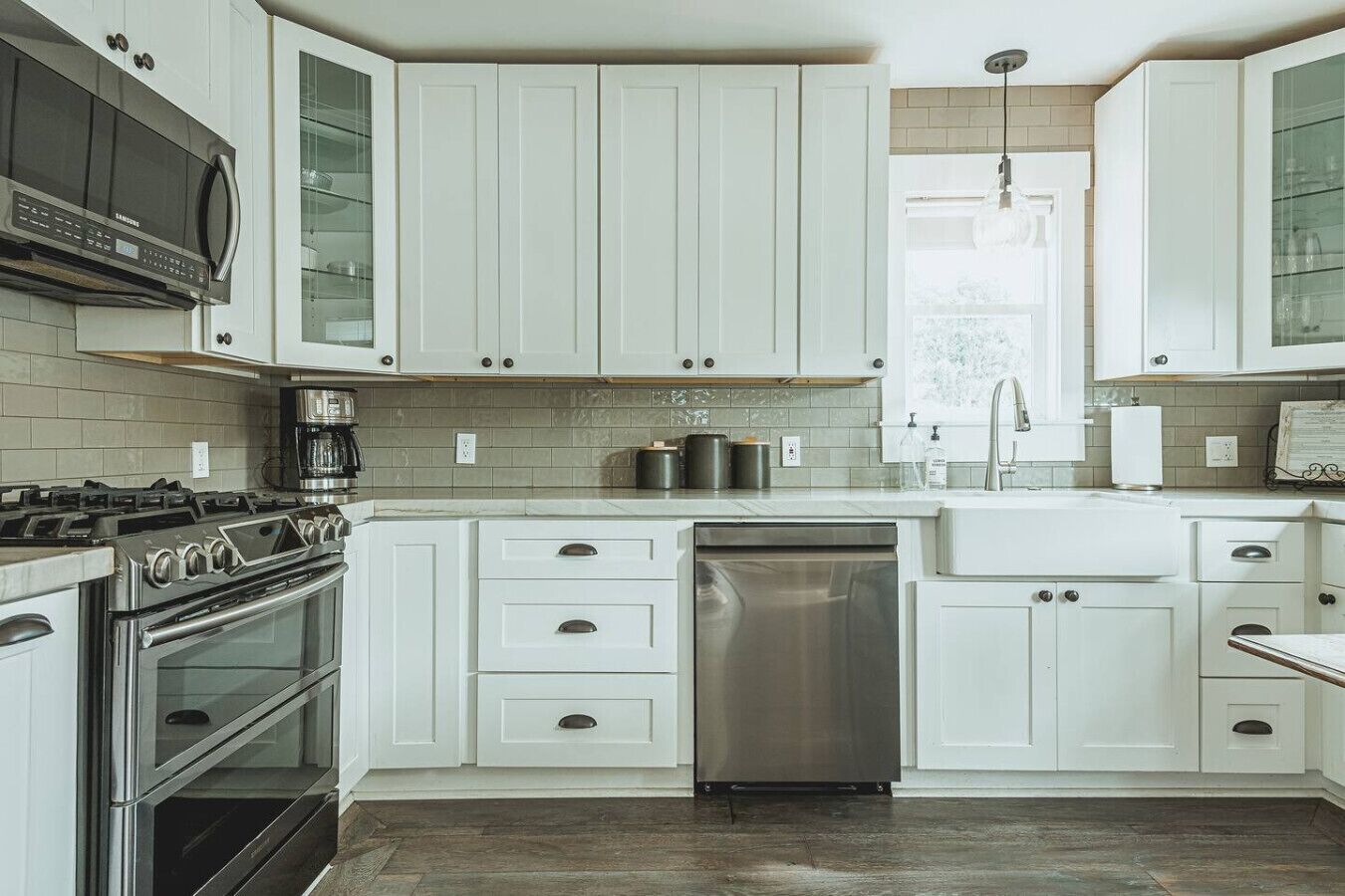 Refrigerador, microondas, horno, placa de cocina