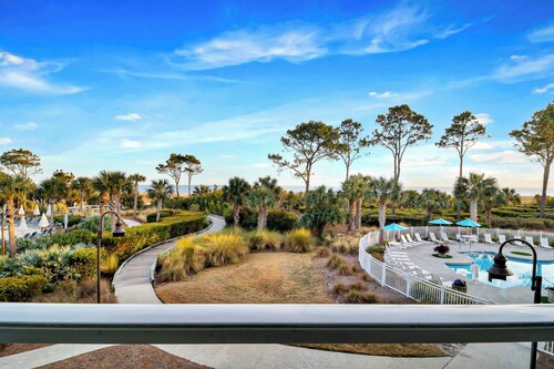 Panoramic paradise ocean beach front/steps to beach/heated pool condo!!