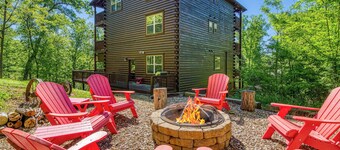 New Listing-Luxury 6 Bedroom Cabin 6 bathrooms gameroom outdoor tv Rental that Has it All MUST SEE!!