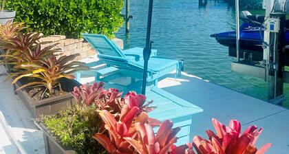 Renovated Waterfront Home -5Minute walk to Beach- sunsets& Marco Sq restaurants