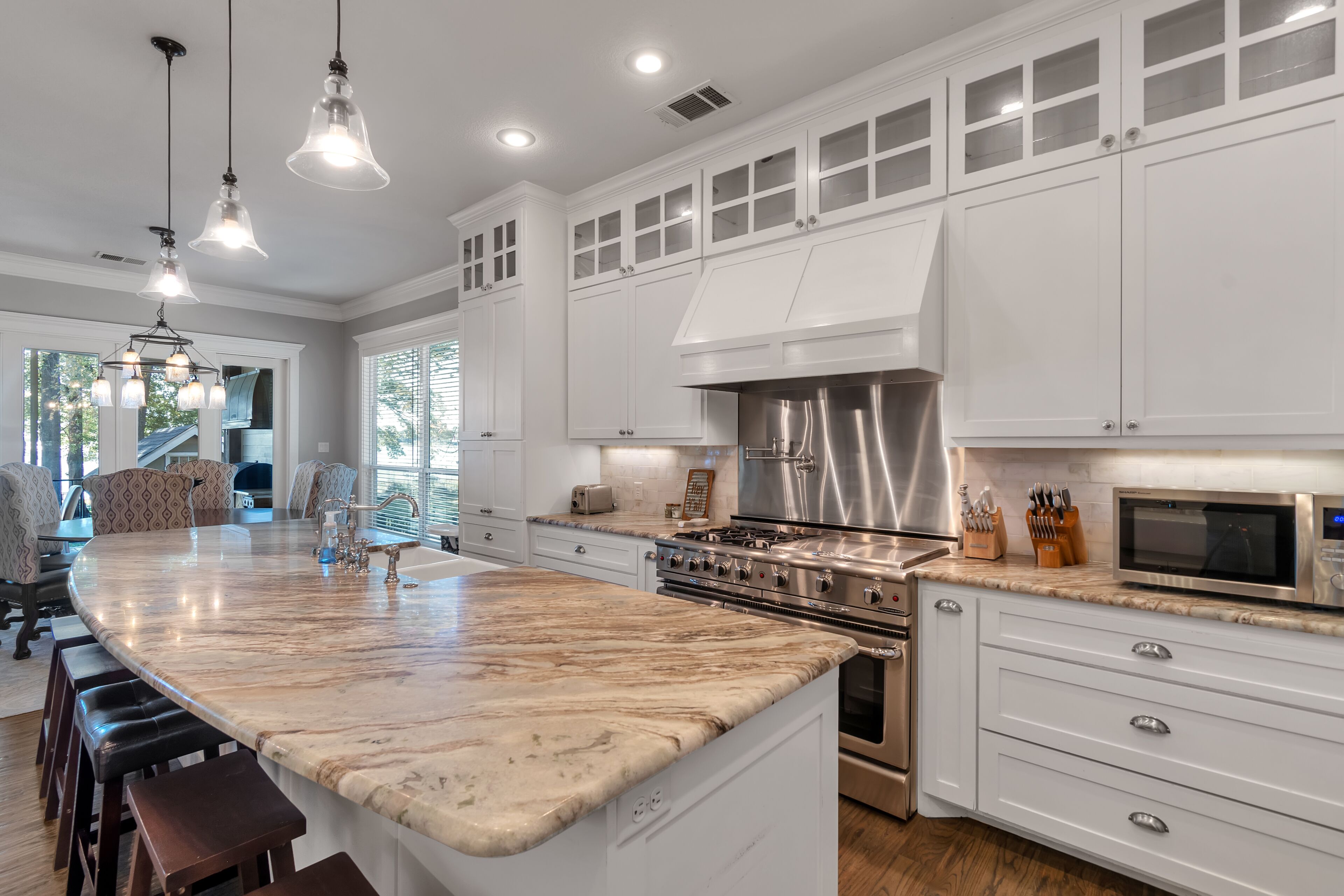 Perfect Lake Retreat - Escape to Relaxation and Fun Lake Living