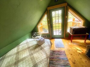 5 bedrooms, desk, iron/ironing board, free WiFi