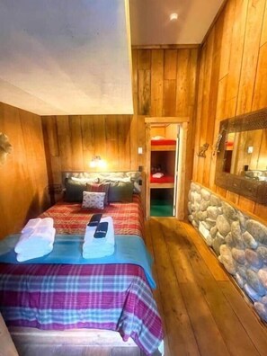 5 habitaciones, escritorio, tabla de planchar con plancha y wifi gratis 
