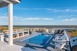 A heated pool - Bout Time Too - Waterfront, 4/3 Sleeps 12 with Pool, Shuffle Board, Dog Friendly (Dauphin Island)