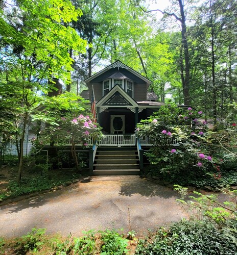 ​Trailside Gretna Escape: Walk to Beach & Town