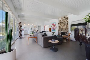 TV connectée, cheminée