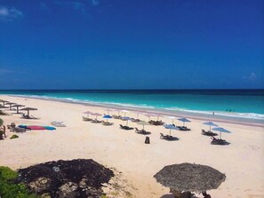 Liegestühle, Strandtücher