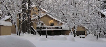 "Smukt, rummeligt hjem i Yosemite - (WawonaHome