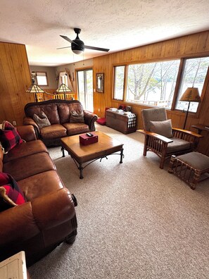 Smart-tv, dvd-afspiller, bøger