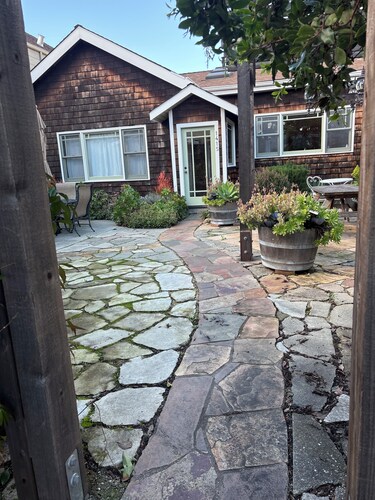 3 bed / 1 bath house in Prime Berkeley Location