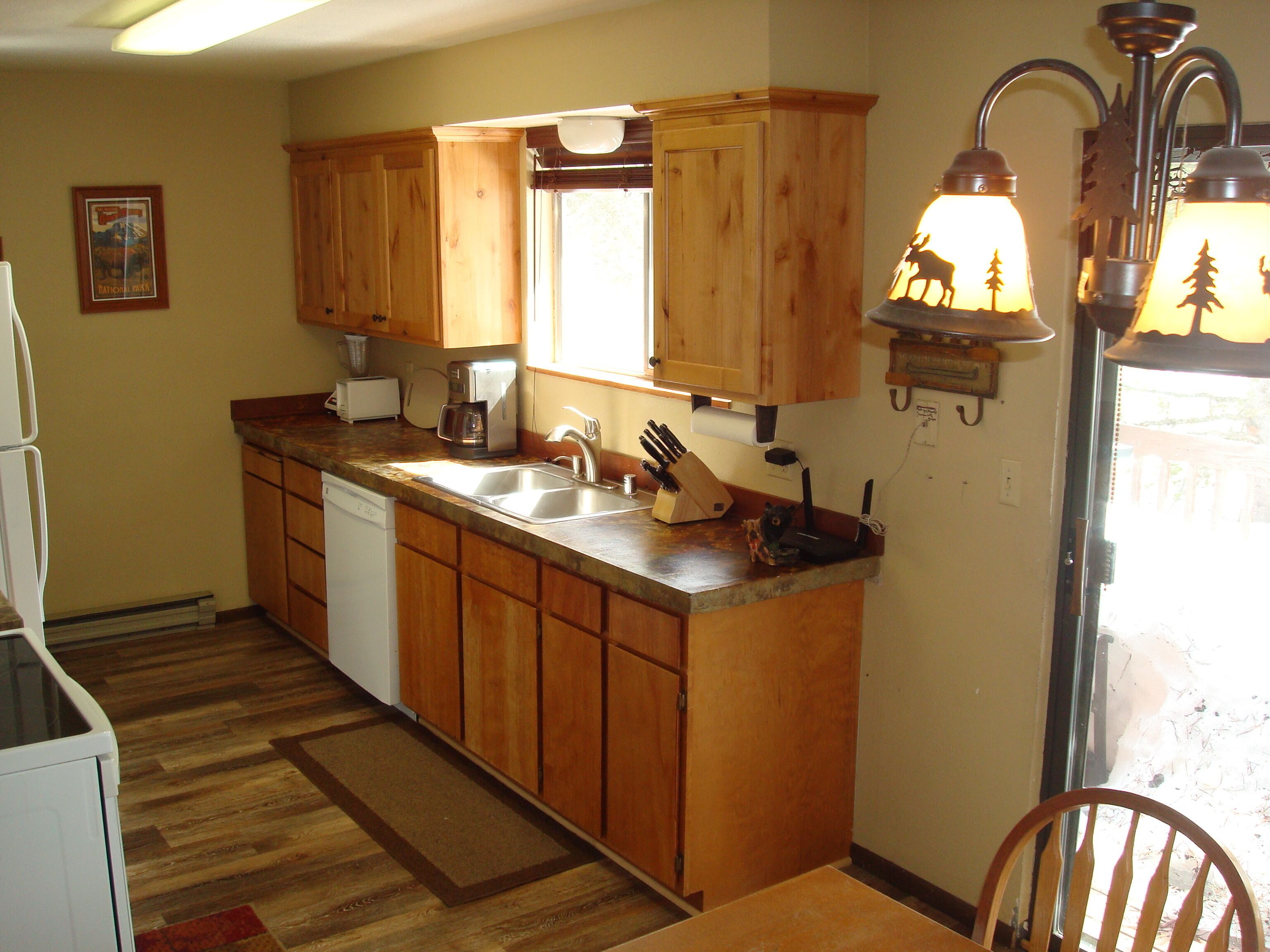 Affordable 5 BR / 3 BA near Yellowstone, ATV Trails, Golf & Fishing! Sleeps 13!