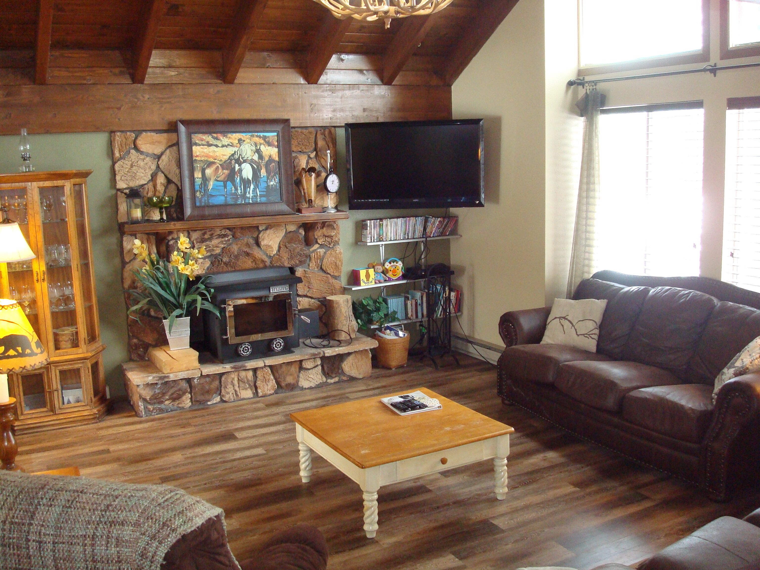 Affordable 5 BR / 3 BA near Yellowstone, ATV Trails, Golf & Fishing! Sleeps 13!