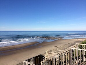 Beach - Cozy 5BR Lincoln City Escape | Storm Watching, Fireplace & Porch (Lincoln City)