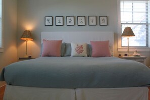 5 bedrooms, desk, iron/ironing board, travel crib - Cozy 5BR Lincoln City Escape | Storm Watching, Fireplace & Porch (Lincoln City)