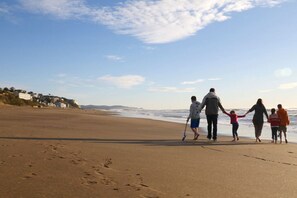 Beach - Cozy 5BR Lincoln City Escape | Storm Watching, Fireplace & Porch (Lincoln City)