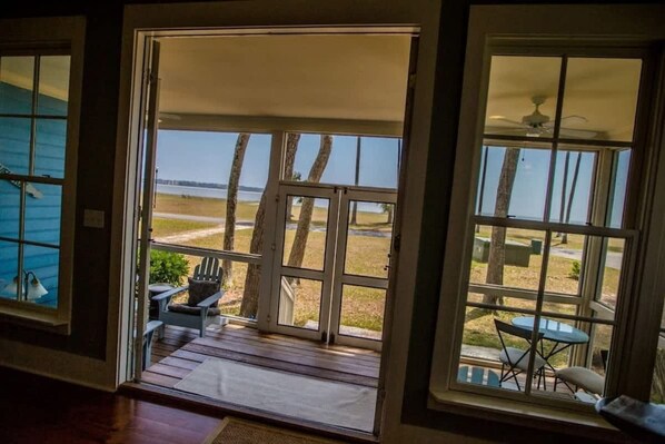 Interior - Blue Breeze Cottage-Oceanfront with Stunning Views (Daufuskie Island)