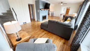 TV, fireplace, books, stereo