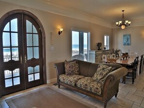TV, fireplace, DVD player, books