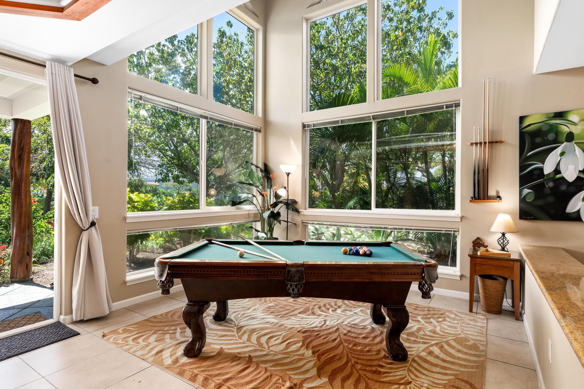 Family Fun!  Poolside, Pool Table, and Exclusive Hilton Pool Pass for '24