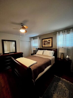 5 Schlafzimmer, Bügeleisen/Bügelbrett, WLAN
