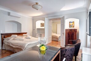 2 Schlafzimmer, Zimmersafe, Bügeleisen/Bügelbrett, Reisekinderbett