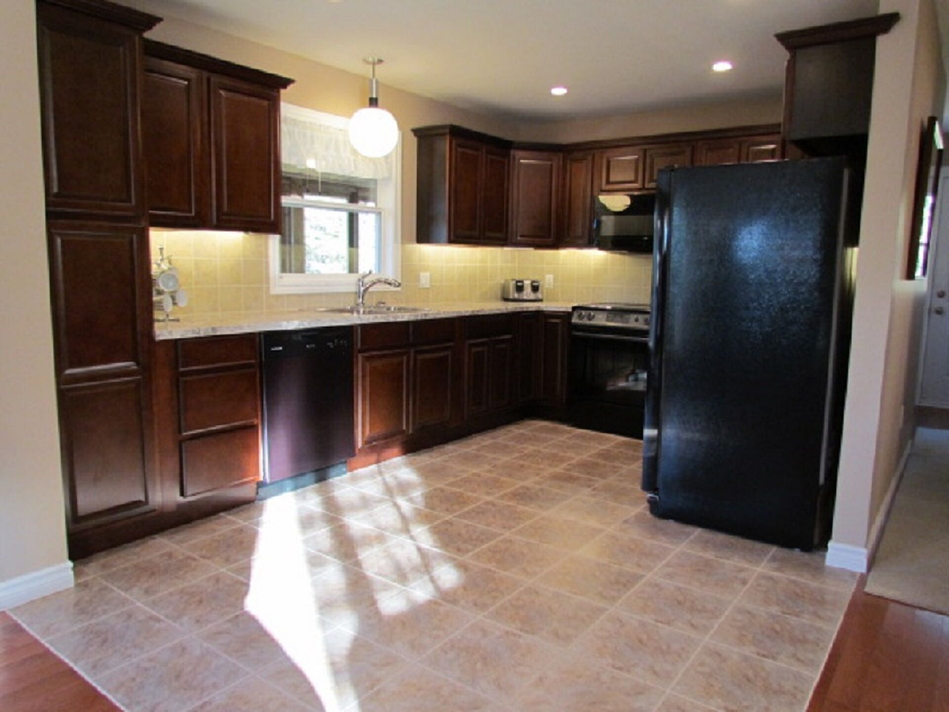 Waterfront Beach House, mins from National Park Beaches and Charlottetown