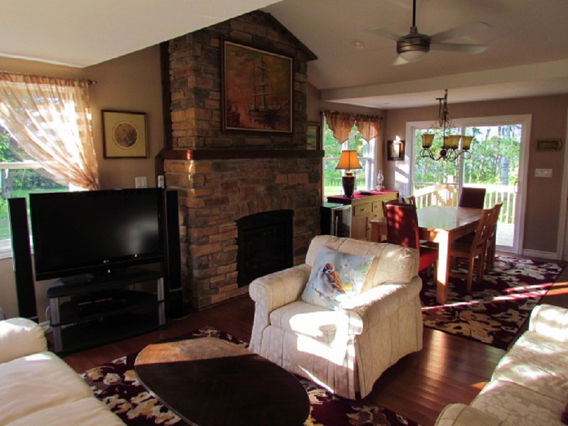 Waterfront Beach House, mins from National Park Beaches and Charlottetown