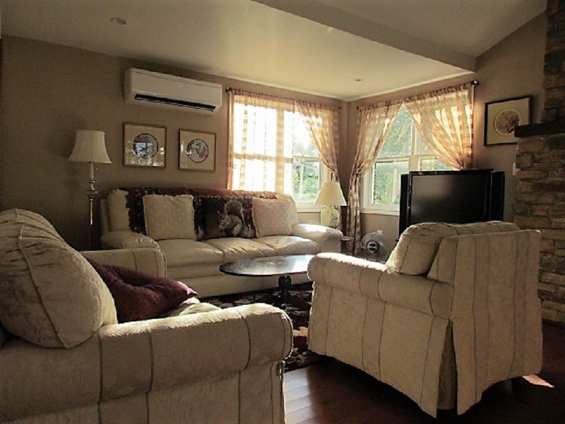 Waterfront Beach House, mins from National Park Beaches and Charlottetown