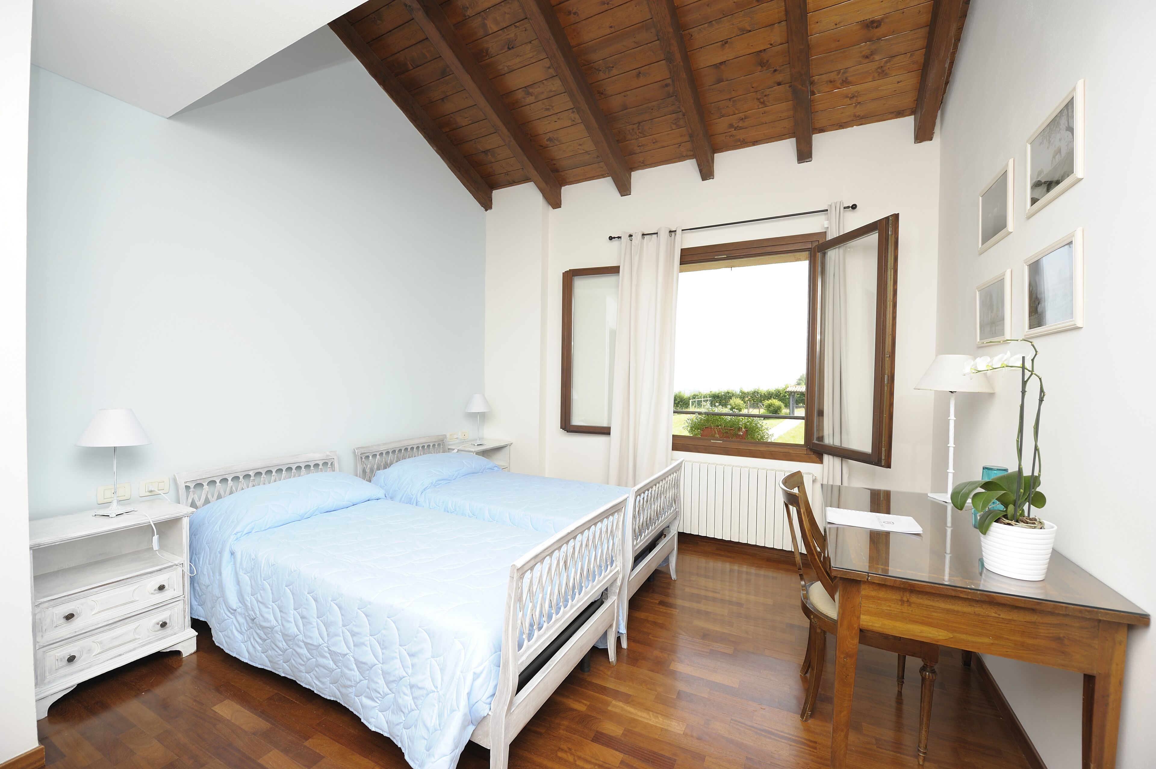 Wonderful Family Friendly Farmhouse On The Hills