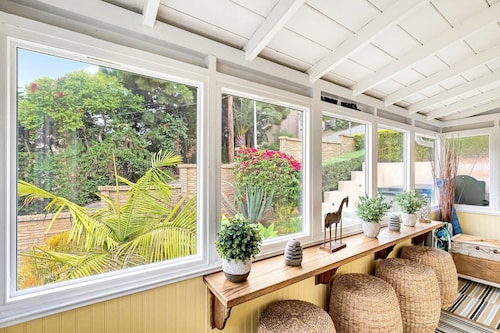 Walk to beach &town! Location is amazing! Hot tub&large deck! No need for a car!