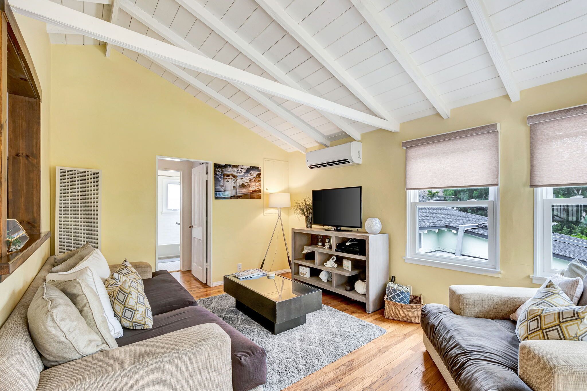 In the heart of Laguna Beach! Walk Everywhere!! Location! 5 star rental 