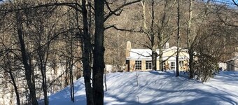 Stone Cottage is located in a beautiful mountain gorge