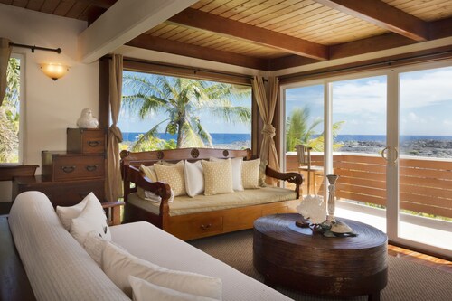 Luxuriously Appointed Bali Temple Has 160 Degree Ocean Views!