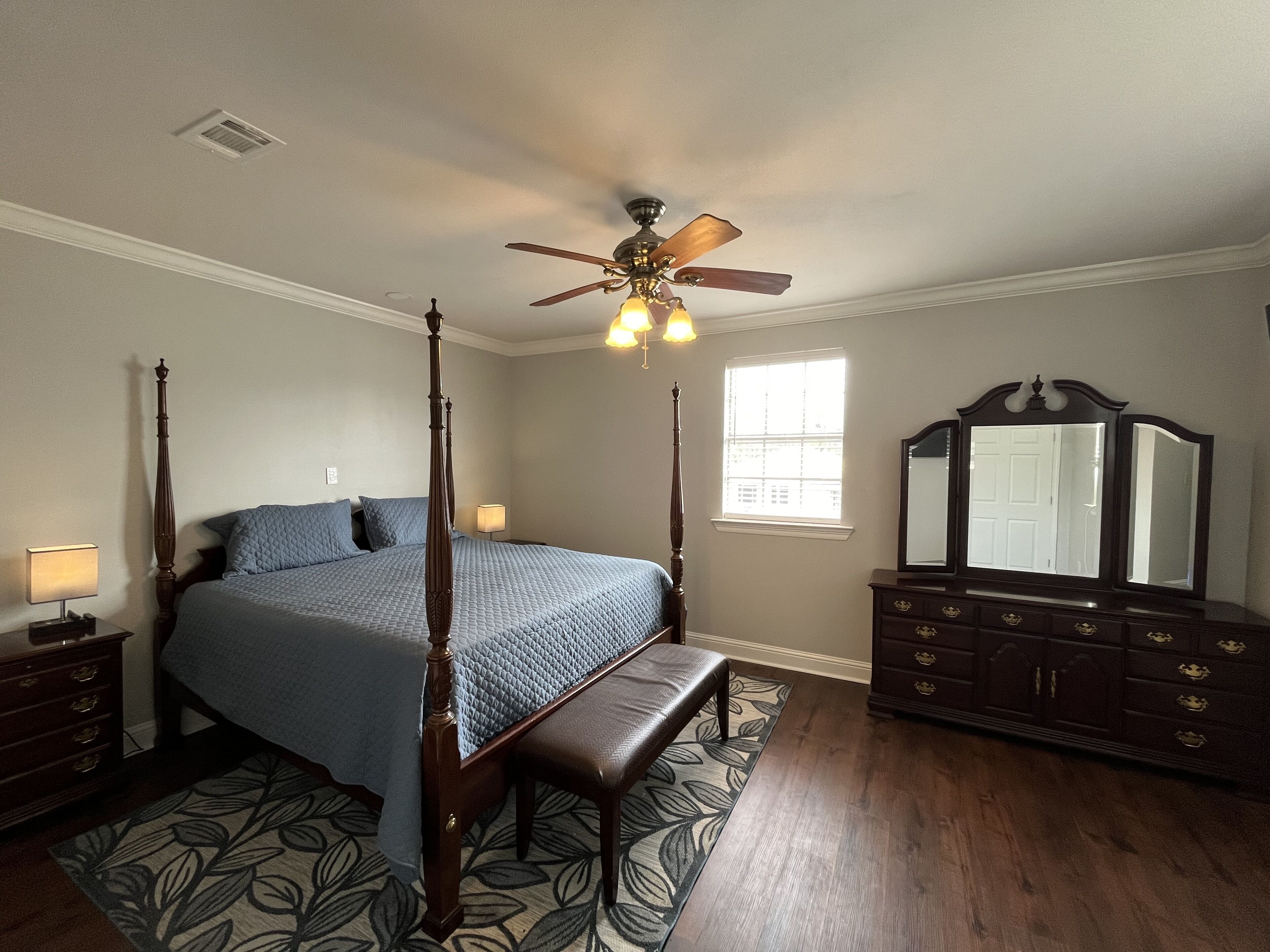 5 chambres, fer et planche à repasser, lit parapluie, Wi-Fi gratuit