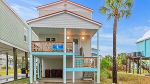 A two-story house with a covered porch and a balcony. - Sunbeam-Soundview Private Home. 2 Min Walk to the Beach (Navarre)