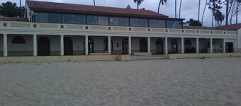 Mariposa- One Bedroom Flat; sweet getaway by the Beach!  newly renovated beauty