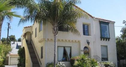 Mariposa- One Bedroom Flat; sweet getaway by the Beach! newly renovated beauty