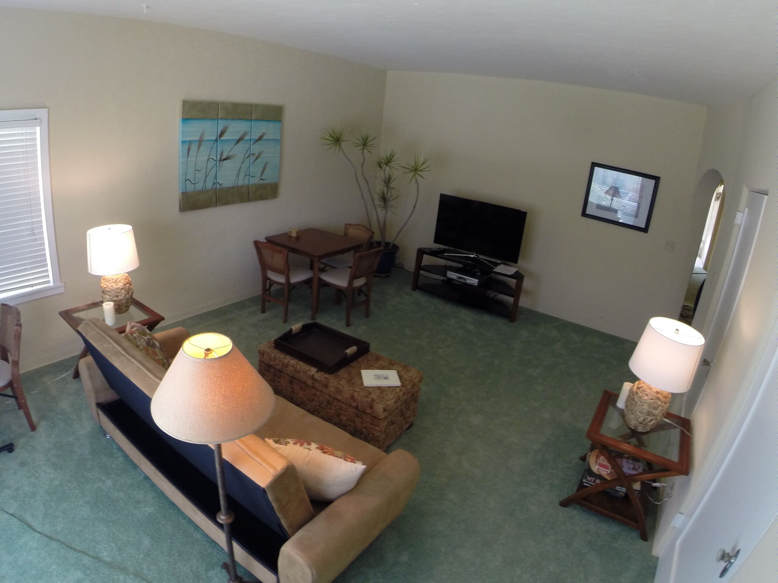 Mariposa- One Bedroom Flat; sweet getaway by the Beach!  newly renovated beauty