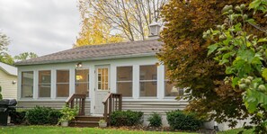 Exterior - Fall specials on cozy newly remodeled cottage with AC. May also book 2664590 (CANADICE)