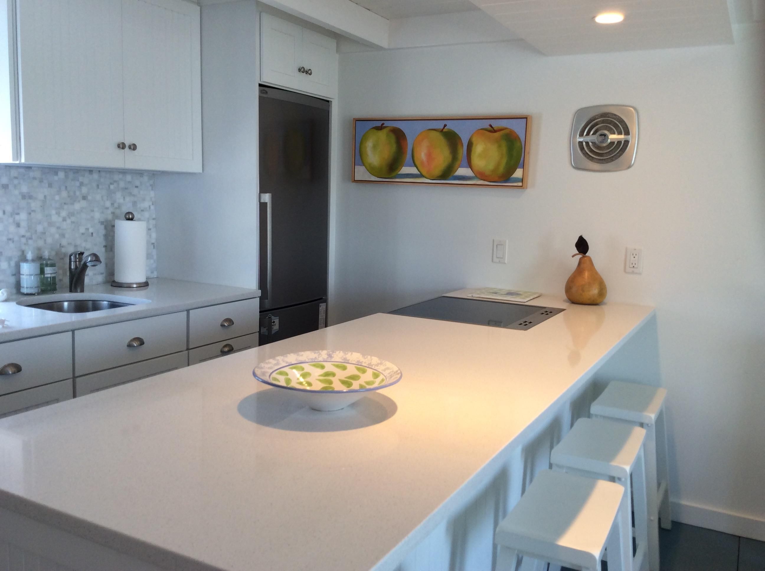 IT’S ALL ABOUT LOCATION! Steps from Old North Wharf - Harbor view 