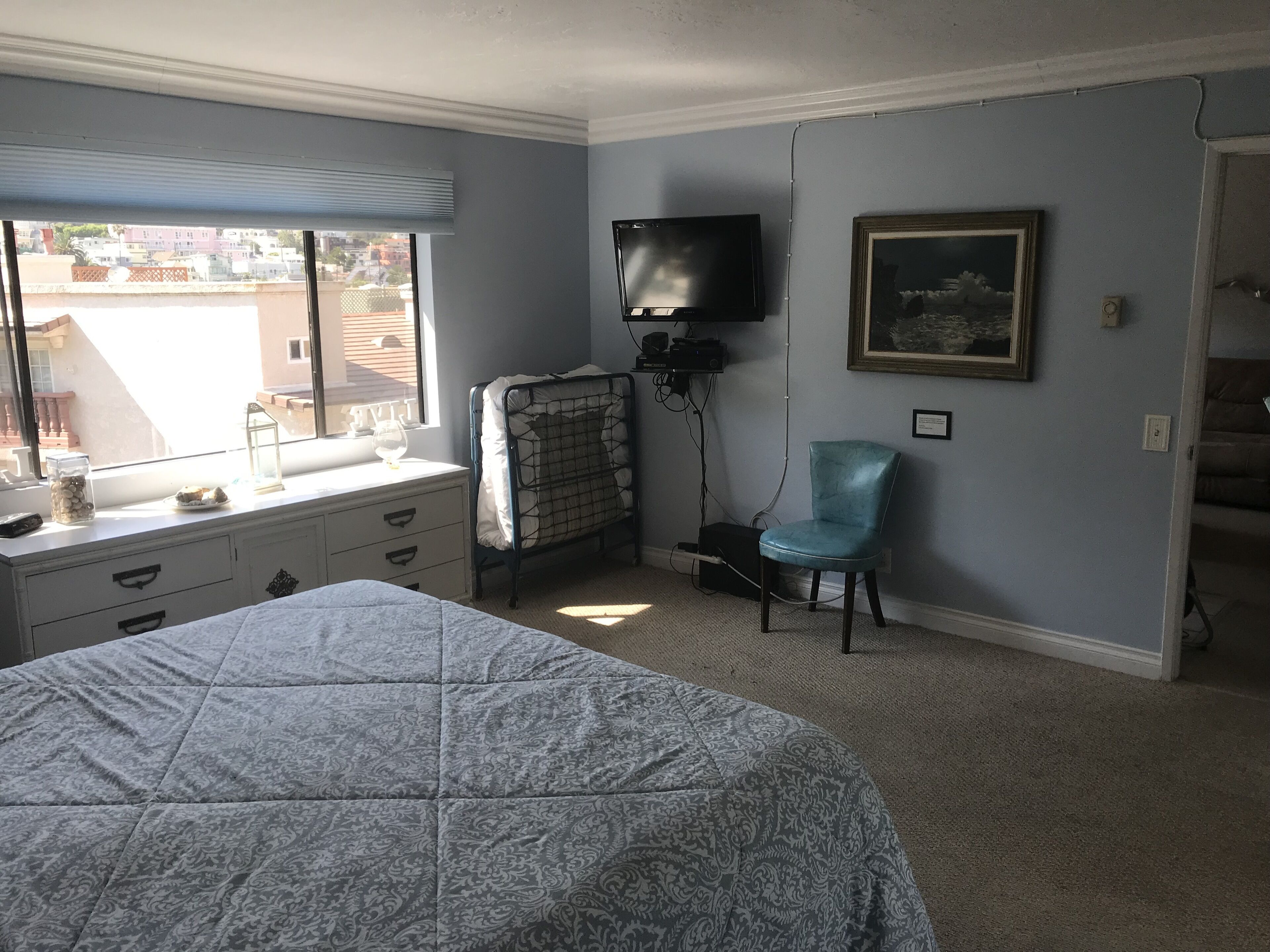 Views -Flat Walking Distance to Everything - 