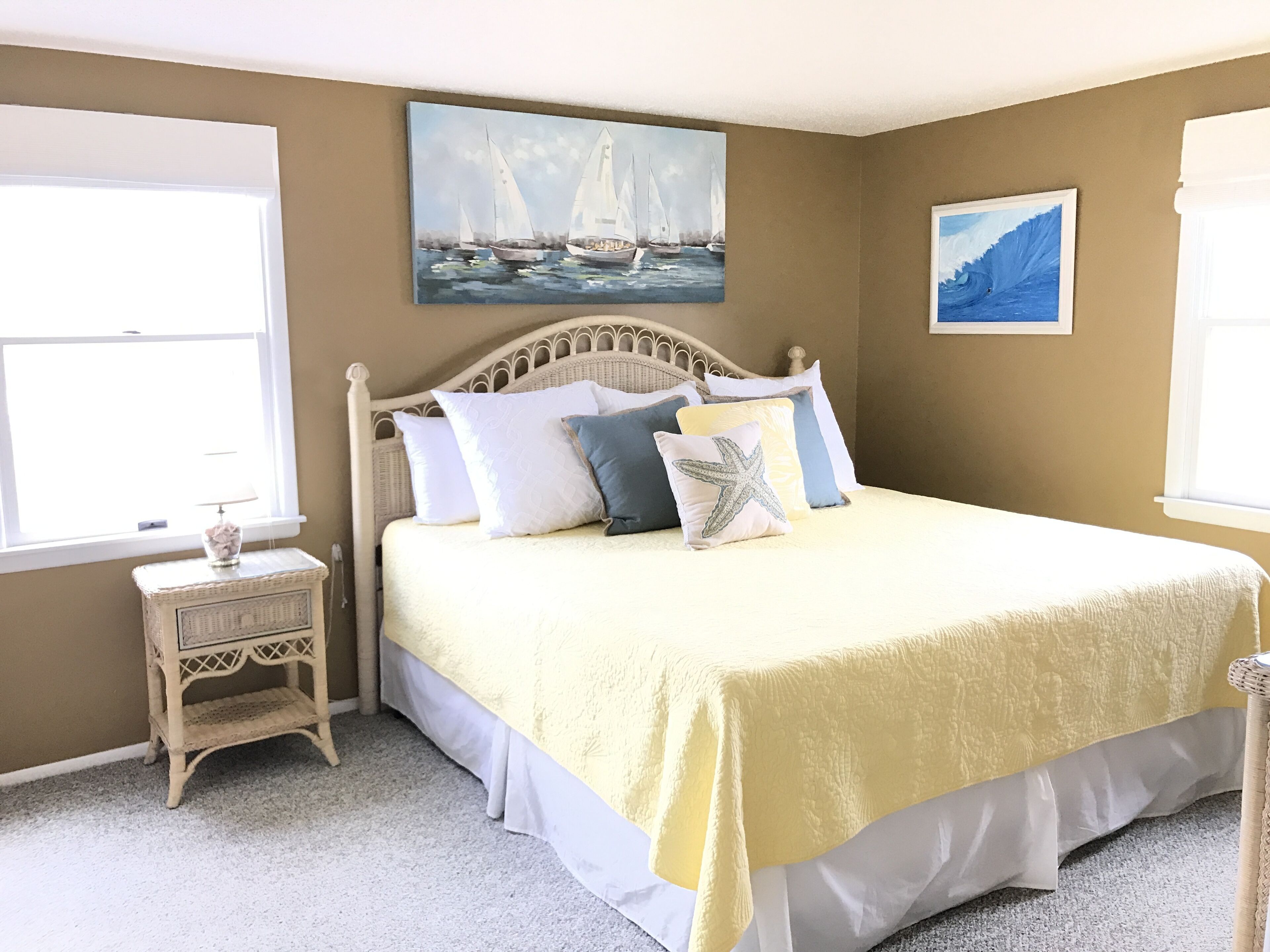 Bay Front Home with Amazing Sunset Views, Short block to Beach, centralA/C,kayak