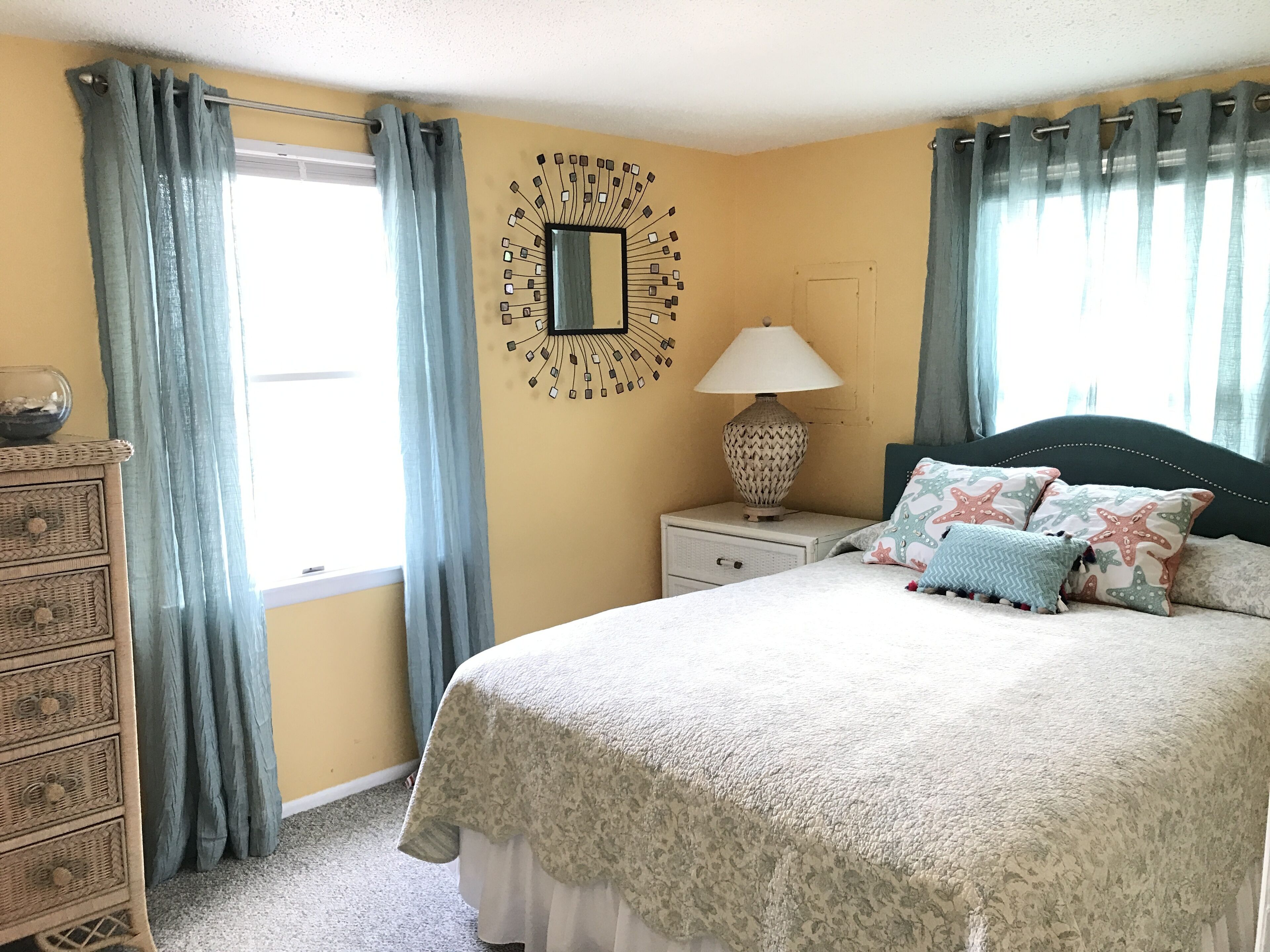 Bay Front Home with Amazing Sunset Views, Short block to Beach, centralA/C,kayak