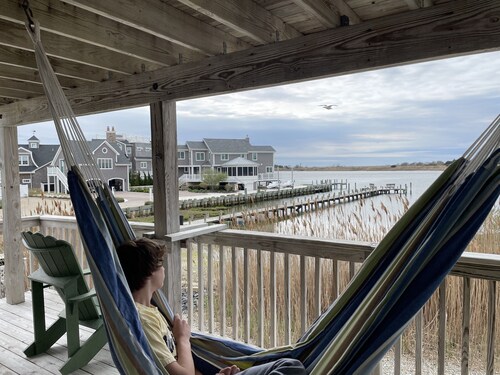 Bay Front Home with Amazing Sunset Views, Short block to Beach, centralA/C,kayak