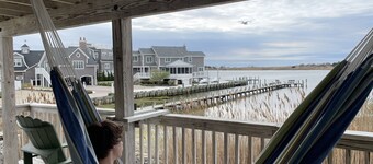 Bay Front Home with Amazing Sunset Views, Short block to Beach, centralA/C,kayak