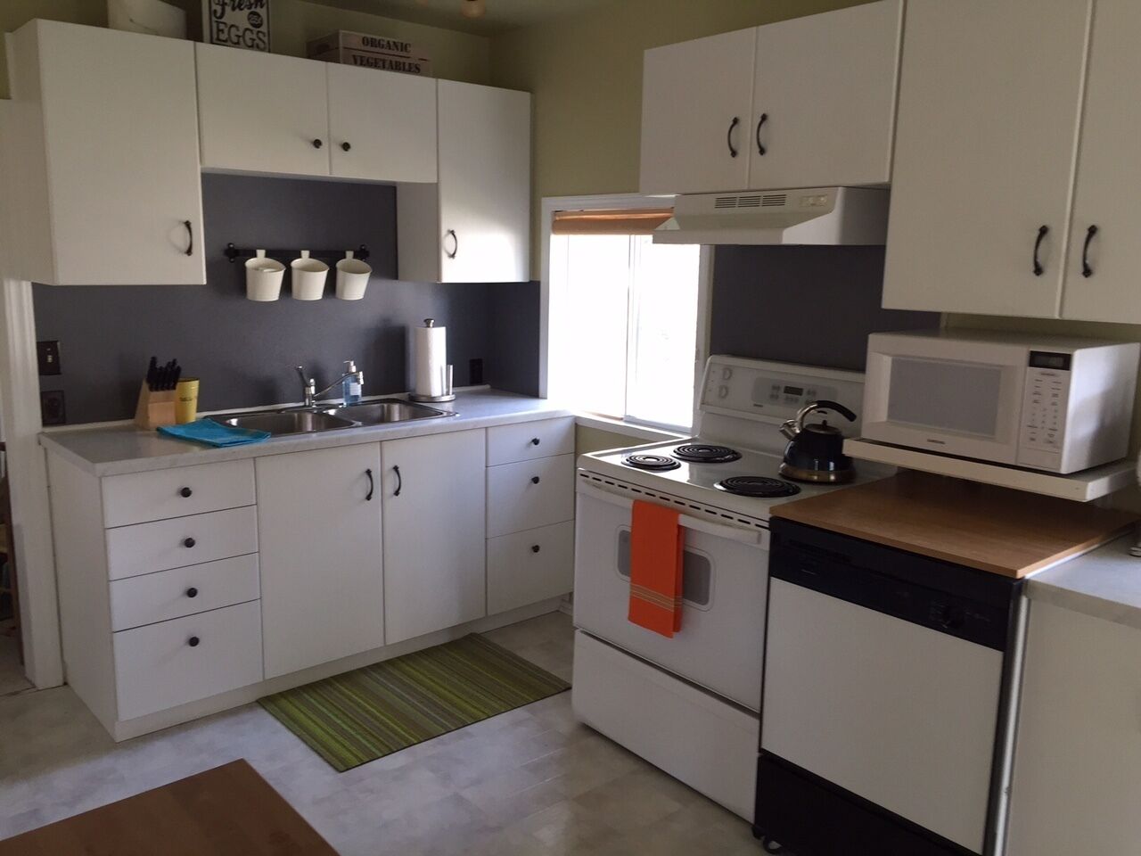 Bright Cozy Sinclair Cottage In Beautiful Windermere Bc